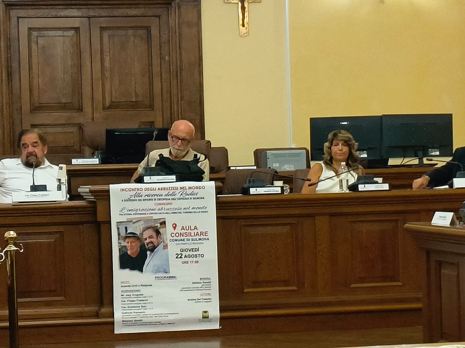 REPORT CONVEGNO SULL’EMIGRAZIONE A SULMONA, POI I​N DIECIMILA ​AL CONCERTO DEI NOMADI​ PER L’ANNO DEL TURISMO DELLE RADICI