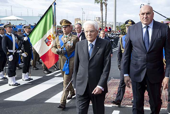 IL PRESIDENTE DELLA REPUBBLICA PARLA DI PRECARIETA’AL QUIRINALE DURANTE LA CERIMONIA DI  CONFERIMENTO DELLE STELLE AL MERITO DEL LAVORO. NESSUN ACCENNO AI LAVORATORI MILITARI PRECARI DEL COMPARTO DIFESA E SICUREZZA.