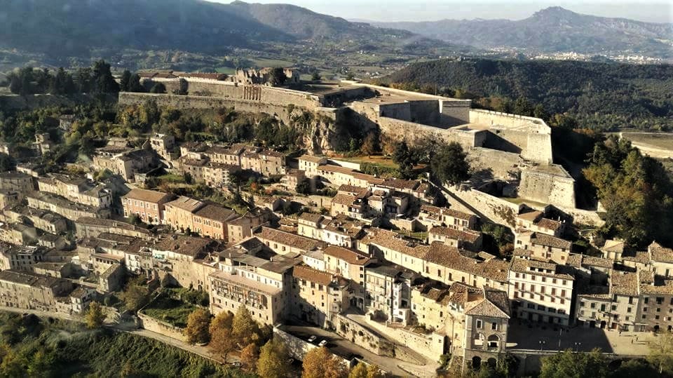 Castelli e fortificazioni in Abruzzodal VI al XVI secolo